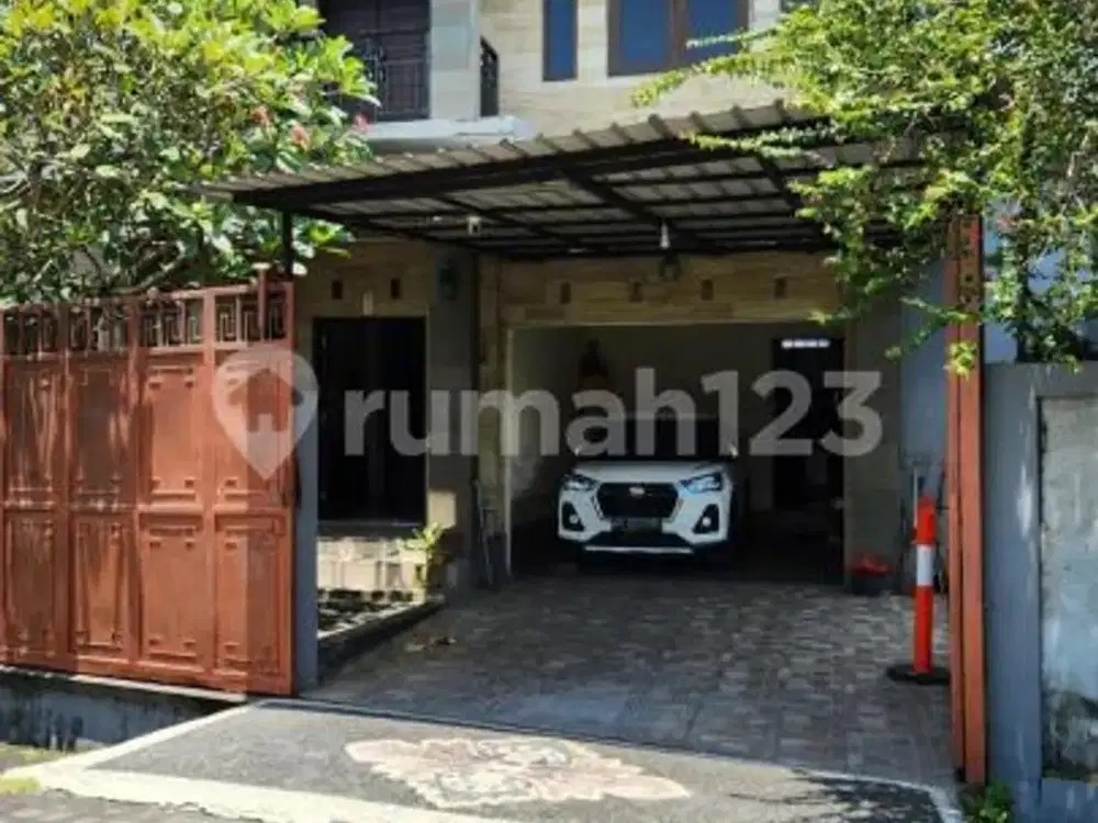 Rumah Mewah Lokasi Sangat Strategis Nyaman untuk Keluarga.