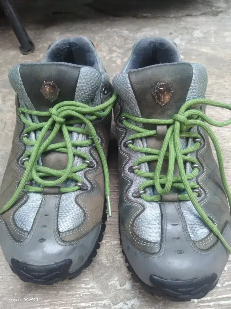 Sepatu BLACK YAK