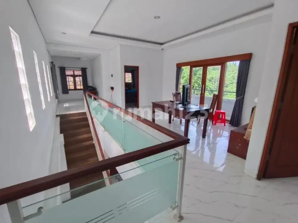Rumah Area Perumahan Pering Mansion Gianyar