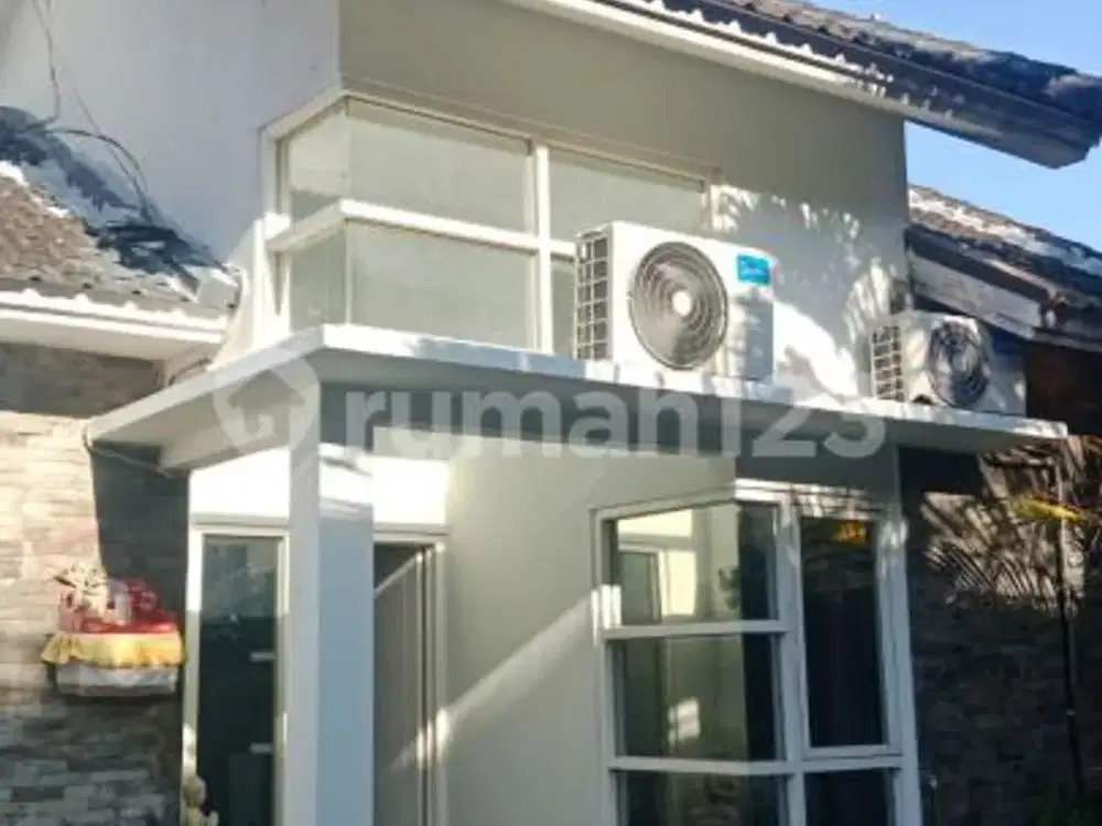 Dijual Rumah Desain Modern Hangat Lingkungan Tenang