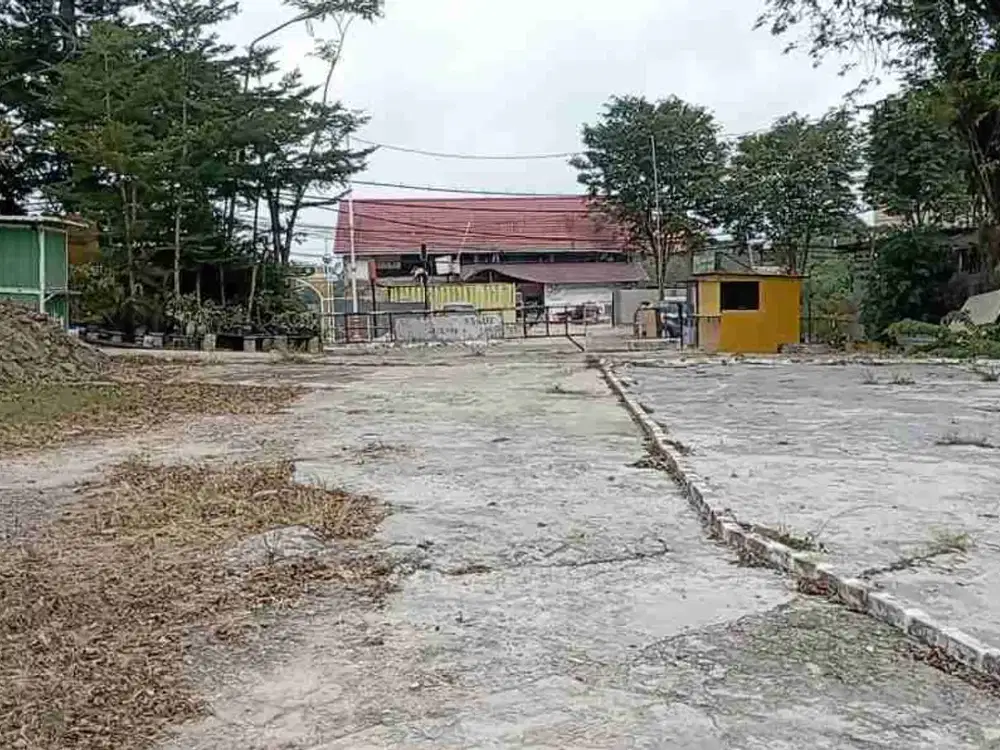 Dijual tanah rata di pinggir jalan poros, 4.830 m2, HGB, siap bangun.