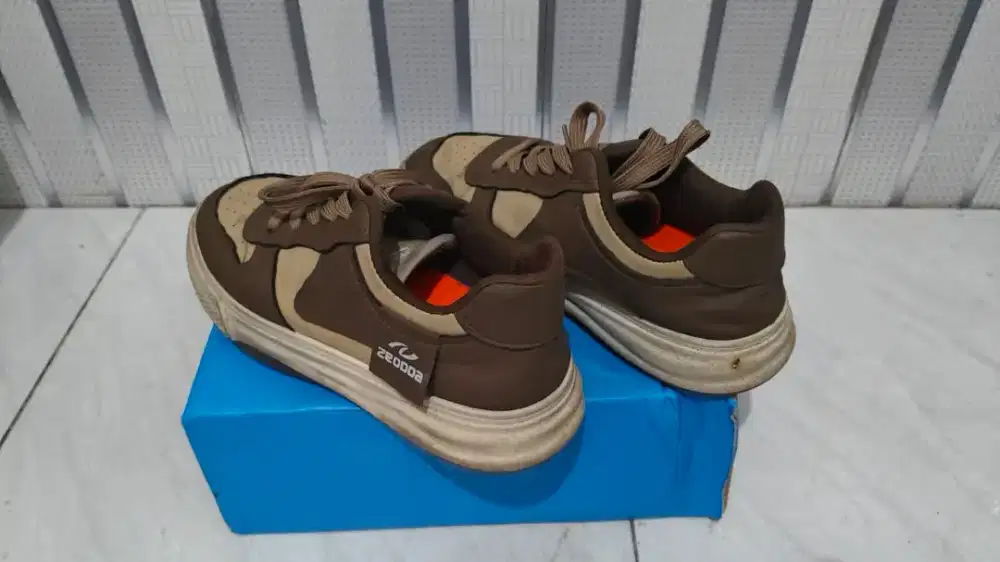 Sepatu Zeodda cream brown second