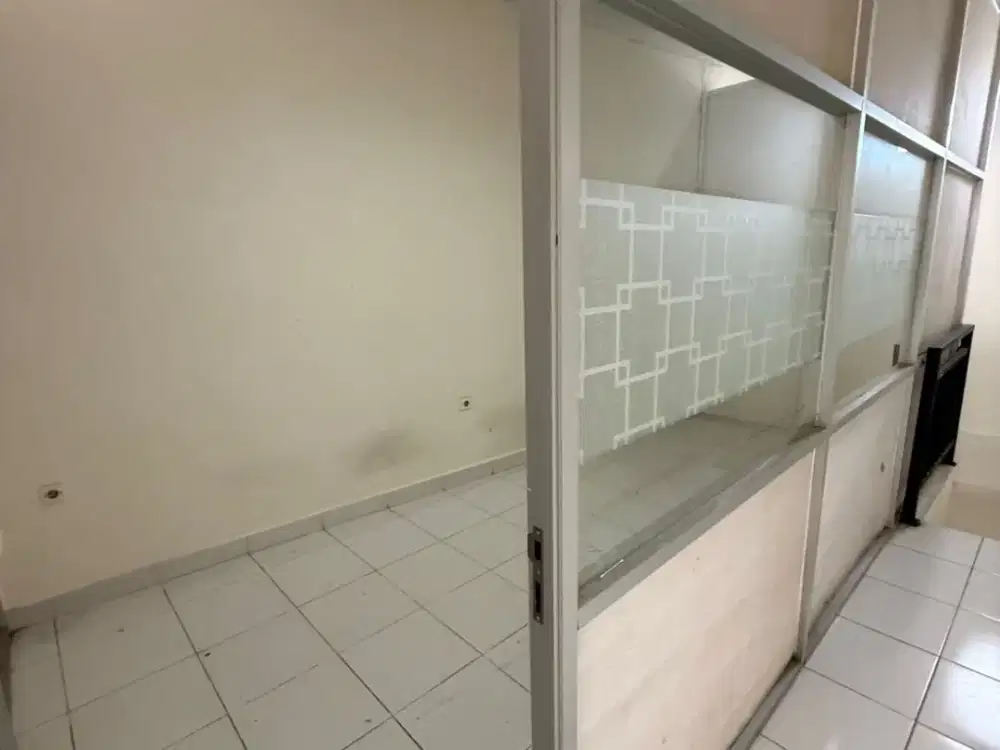 PROPERTI KOMERSIAL 2 LANTAI STRATEGIS DI SESETAN, DENPASAR