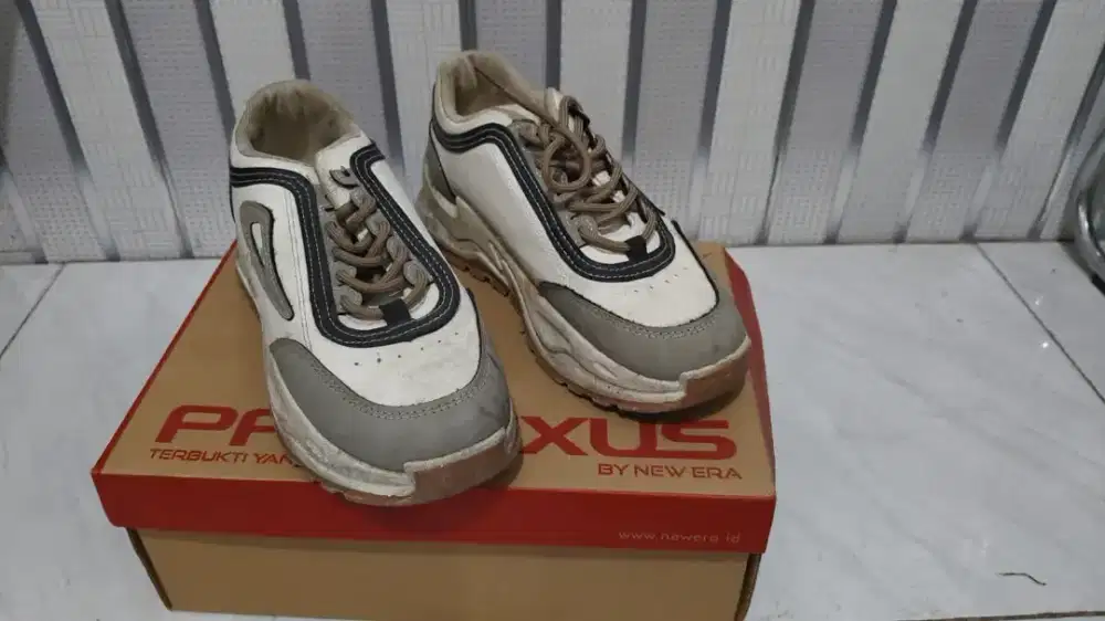 Sepatu Zeodda Putih coklat second (tanpa kardus)