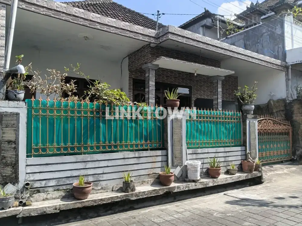 Disewakan Rumah Dengan 4 Kamar Tidur Siap Huni Full Furnish