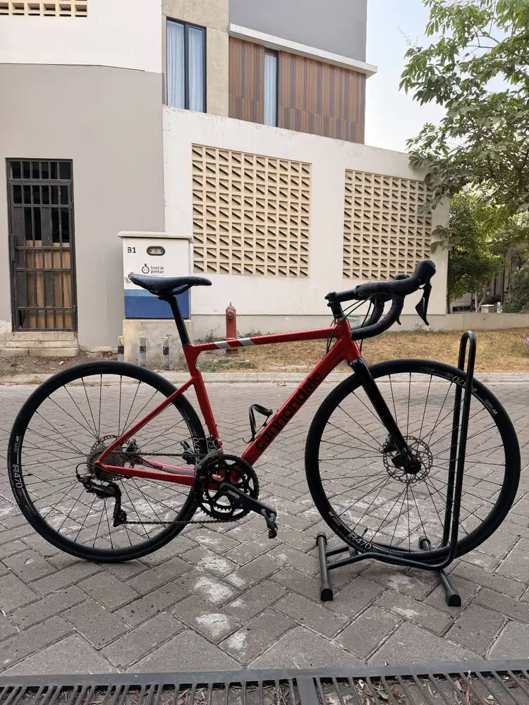 Cannondale CAAD13 CAAD 13 Disc 105 Size 51 700C Candy Red + Bonus Helm