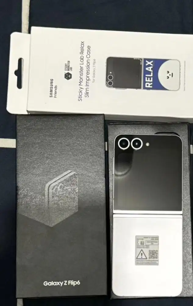 Samsung flip 6 RAM 12 GB  penyimpanan 256 GB