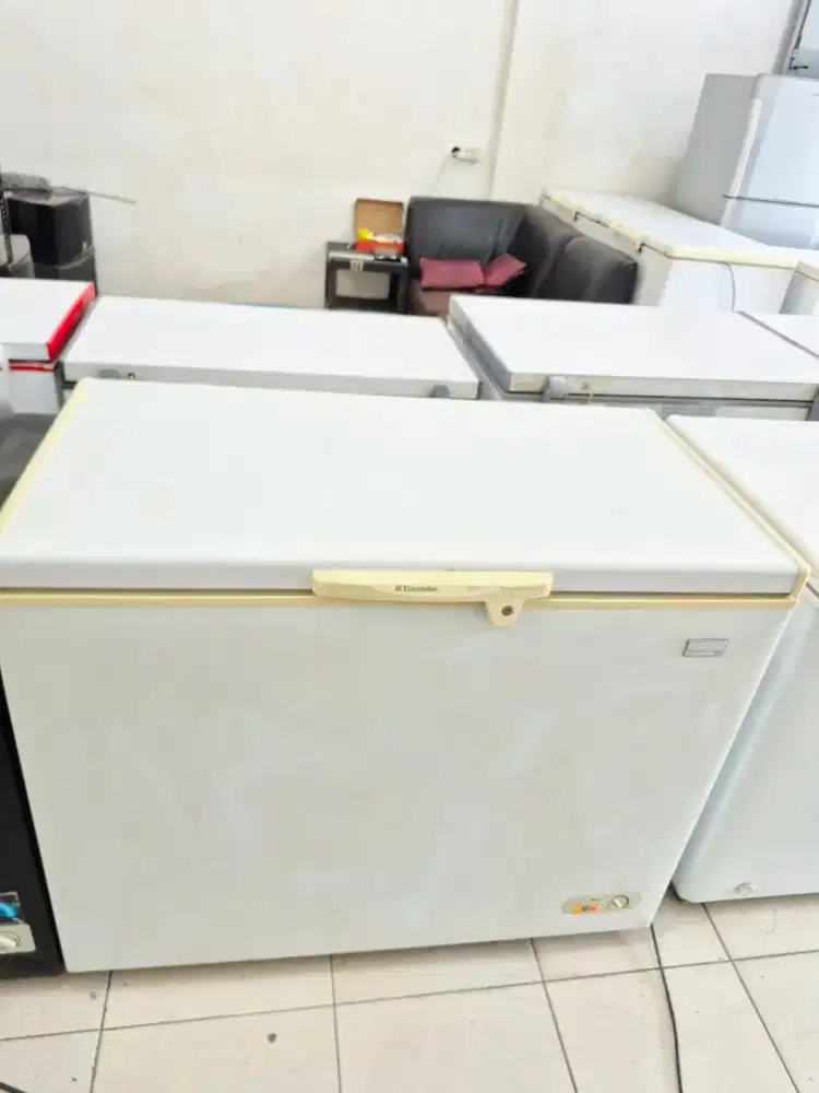 FREEZER ELECTROLUX 300L ORI SIAP PAKAI