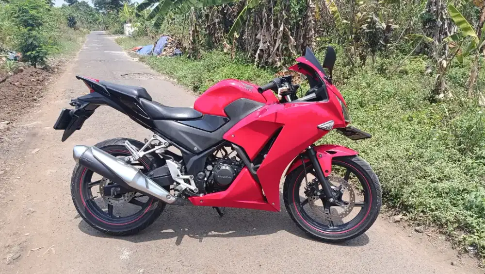 CBR 150 R K45A 8.200.000 + termasuk HELM FULL FACE KYT