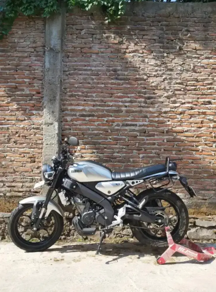 Yamaha XSR 155 Neo-Retro (Plat W Sidoarjo) + Full Aksesoris