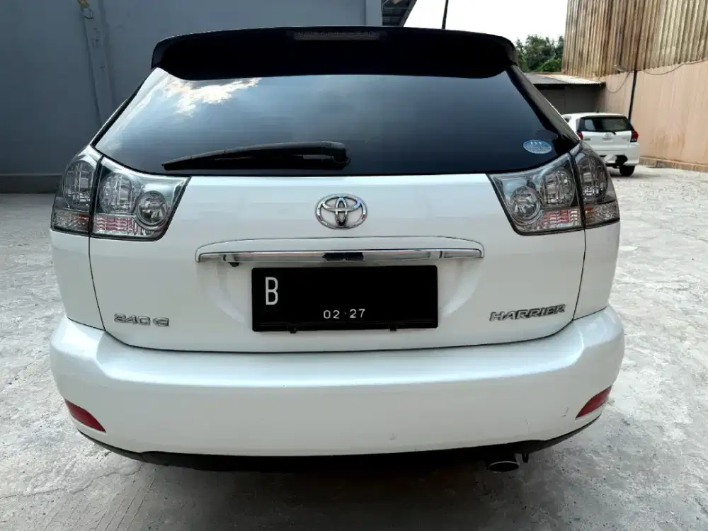 Toyota Harrier 2.4 L Premium 2011