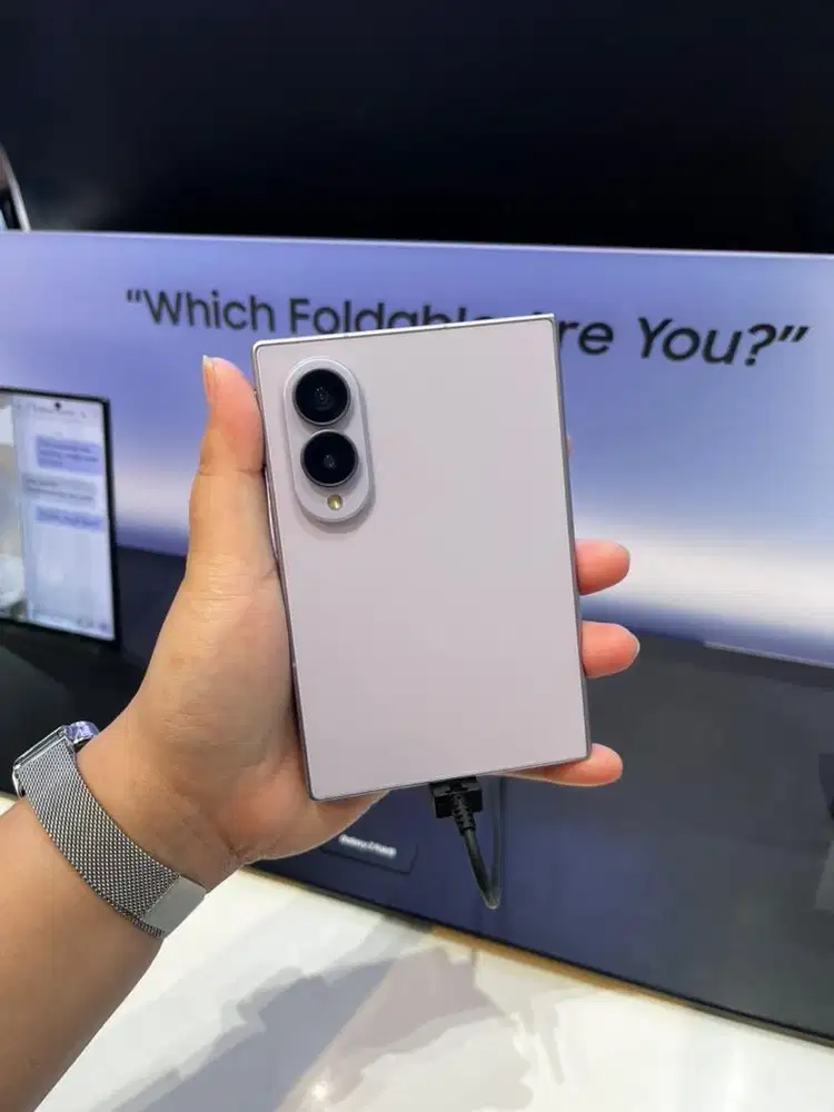 SAMSUNG GALAXY ZFOLD8 wide