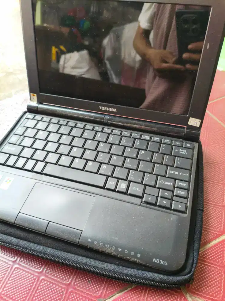 Toshiba NB 305 10'