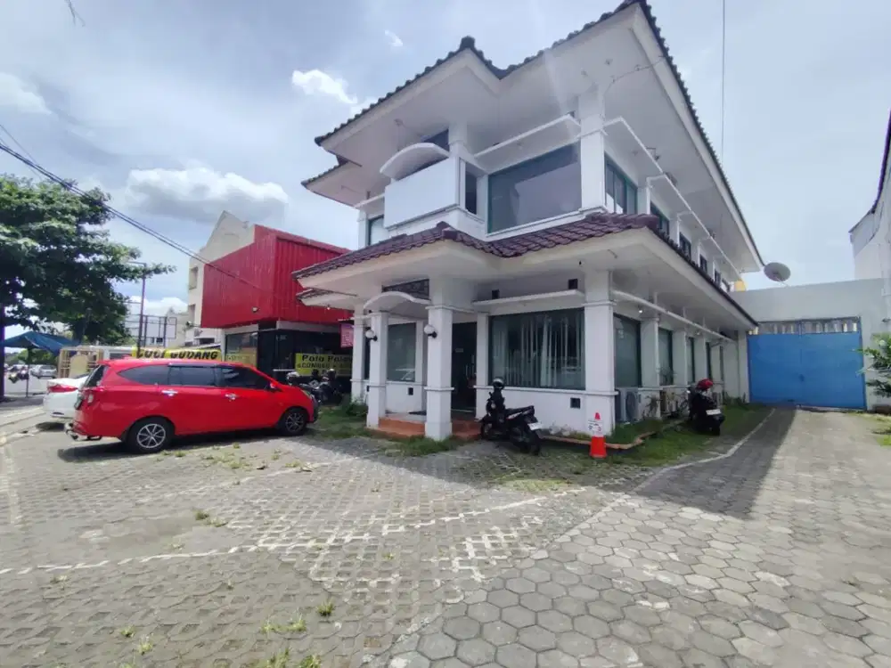 Bangunan Komersi dekat Stasiun Lempuyangan