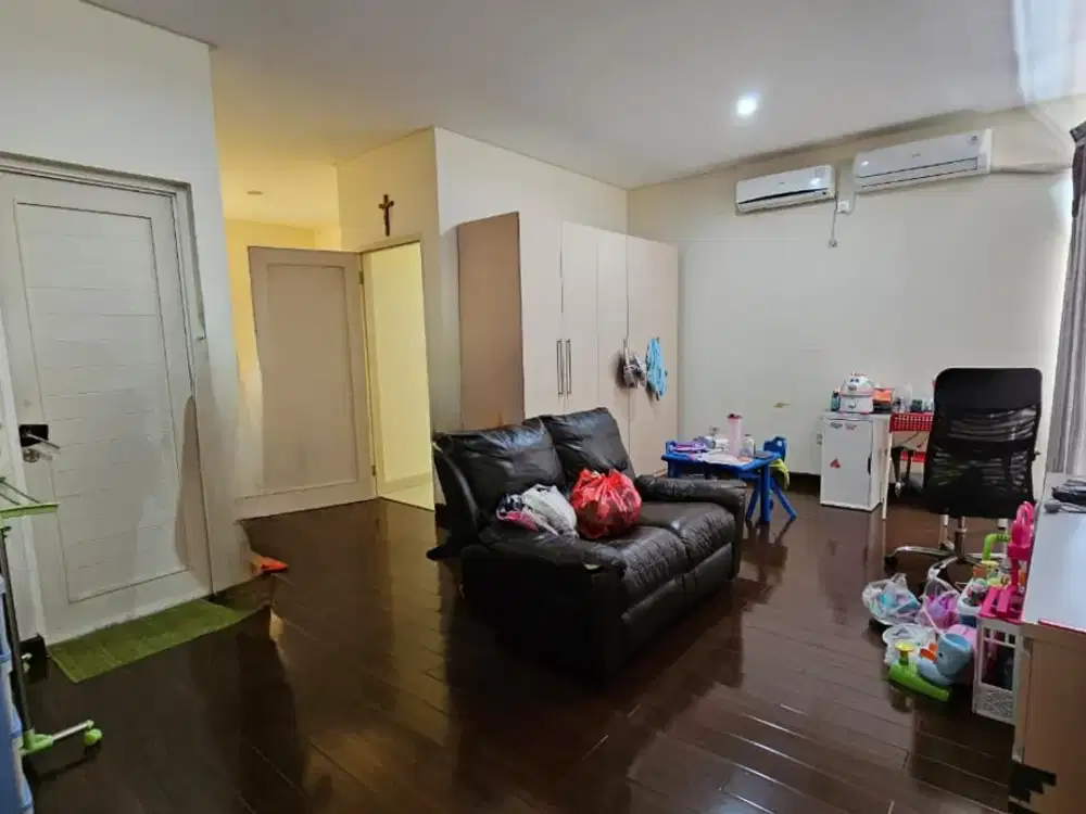Dijual rumah long beach pik1