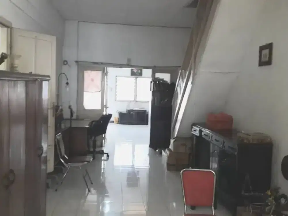 Rumah Lama Strategis di Jalan Bengawan, Butuh Renov, Strategis Dekat Perkantoran