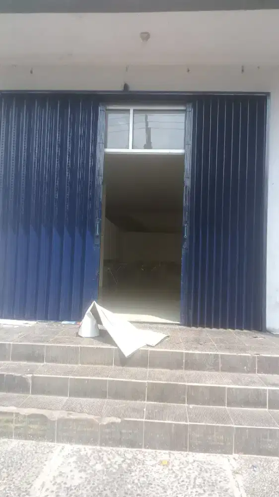 Folding gate besi