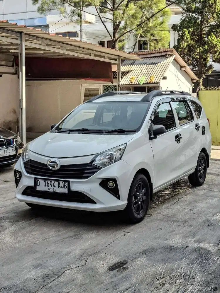 DP 9 jt Daihatsu Sigra 1.0 D Manual 2021