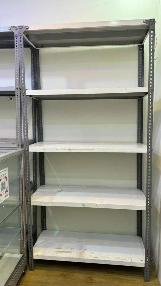 Rak besi bekas masih bagus