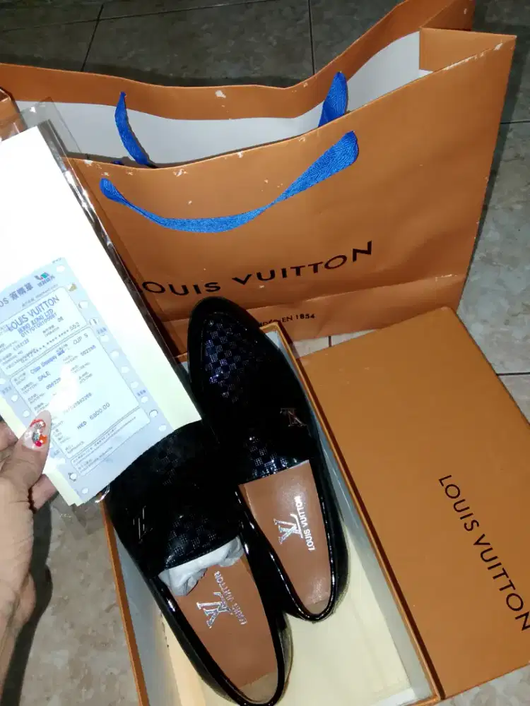 Sepatu LV original Hongkong