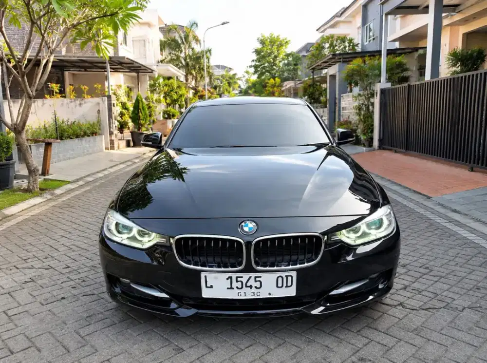 BMW 320i F30 SPORT 2.0 A/T 2014 HITAM