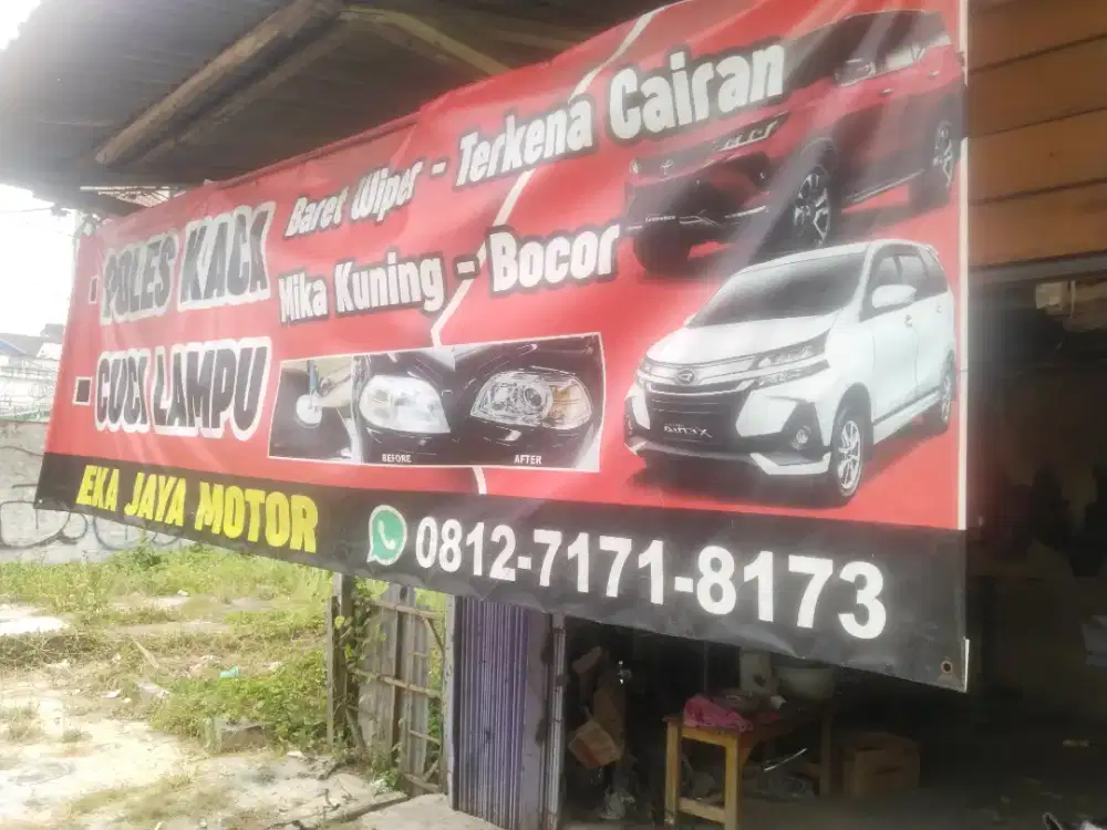 Poles kaca baret dan cuci lampu mobil