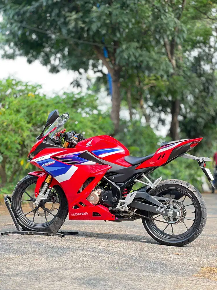 HONDA NEW CBR150R TRICOLOR MERAH 2024 KM 8K PAJAK ON SIAP HARIAN