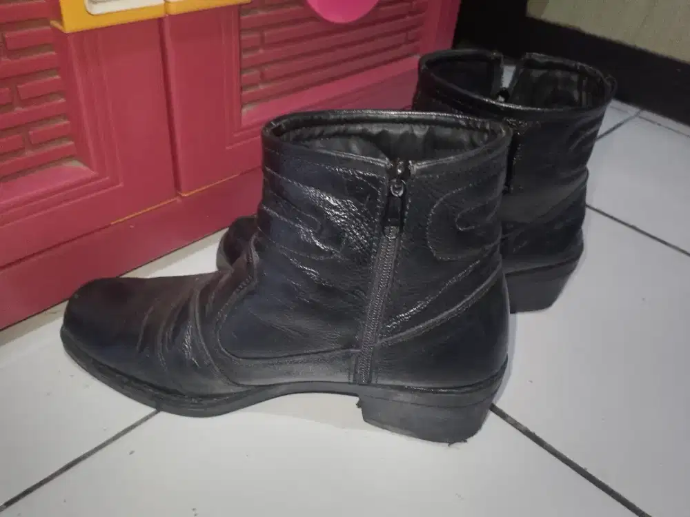 Dijual sepatu masih bagus ukuran 41