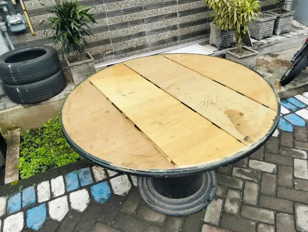 Meja Kayu Bulat