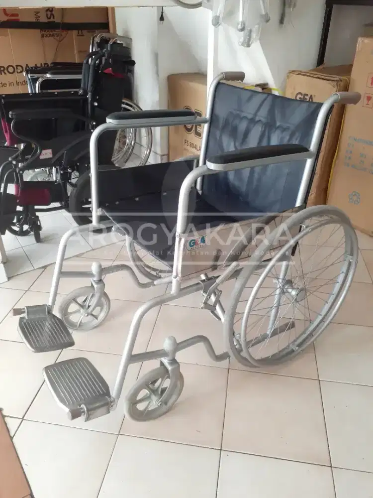Kursi roda standart bekas
