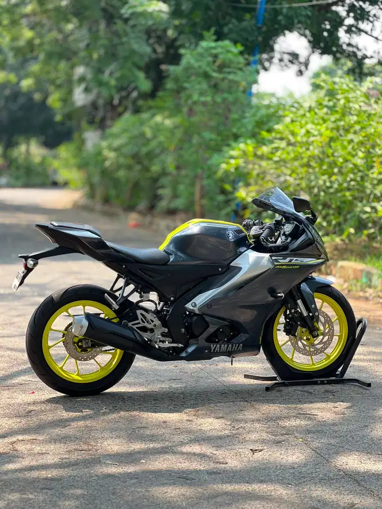 KM 9K AJA! YAMAHA YZF R15 V4 GREY 2023 PAJAK PANJANG TANPA PR