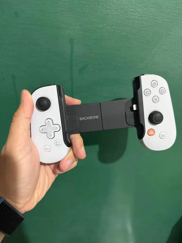 Backbone Controller Joystick One for iPhone Playstation Lengkap Mulus