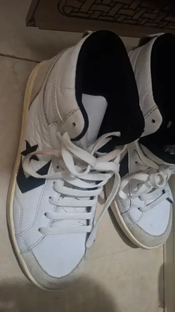 Sepatu converse