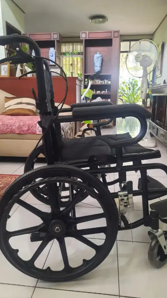 Kursi roda dorong