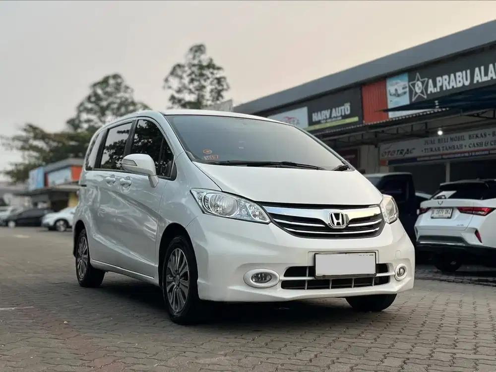 HONDA FREED 1.5 S AT MATIC 2015 PUTIH KM 156RB