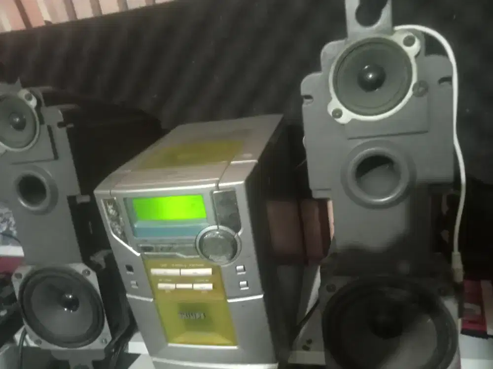 Unit ampli Philips dan speaker.bisa aux ke hp dan radio suar mantap