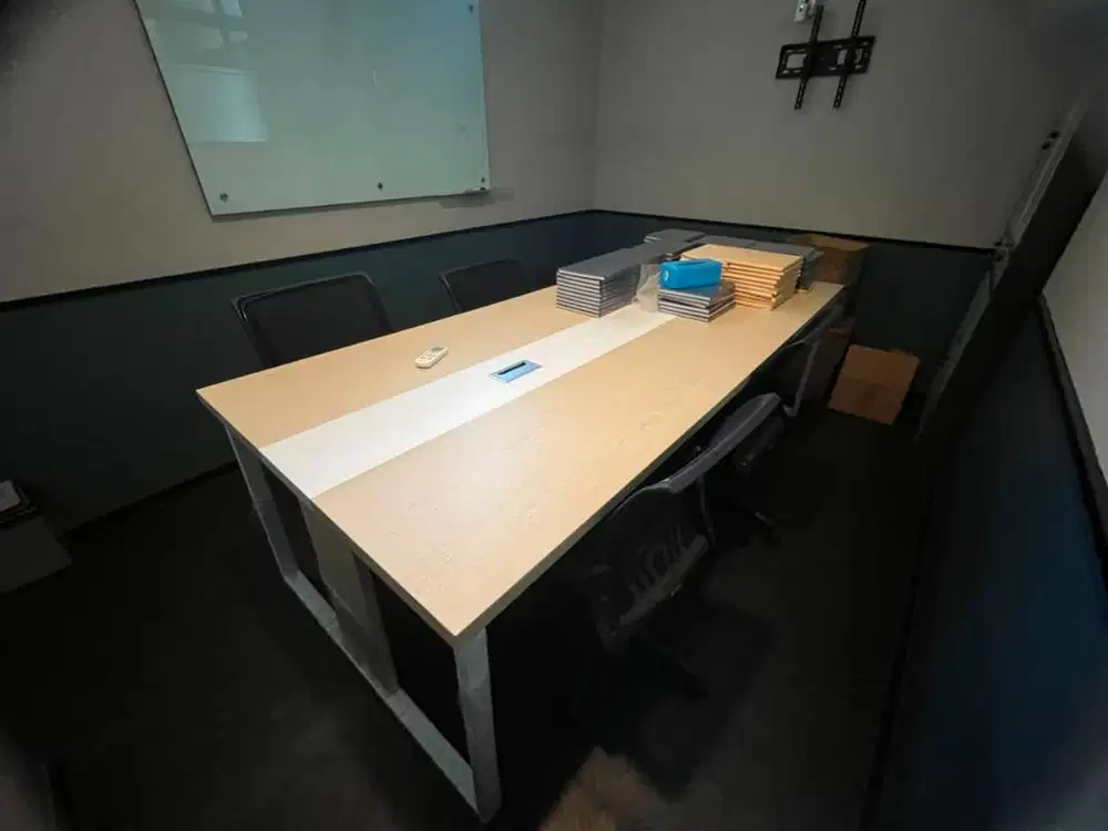 DIJUAL CEPAT. Satu Set Meja dan Kursi Meeting Second