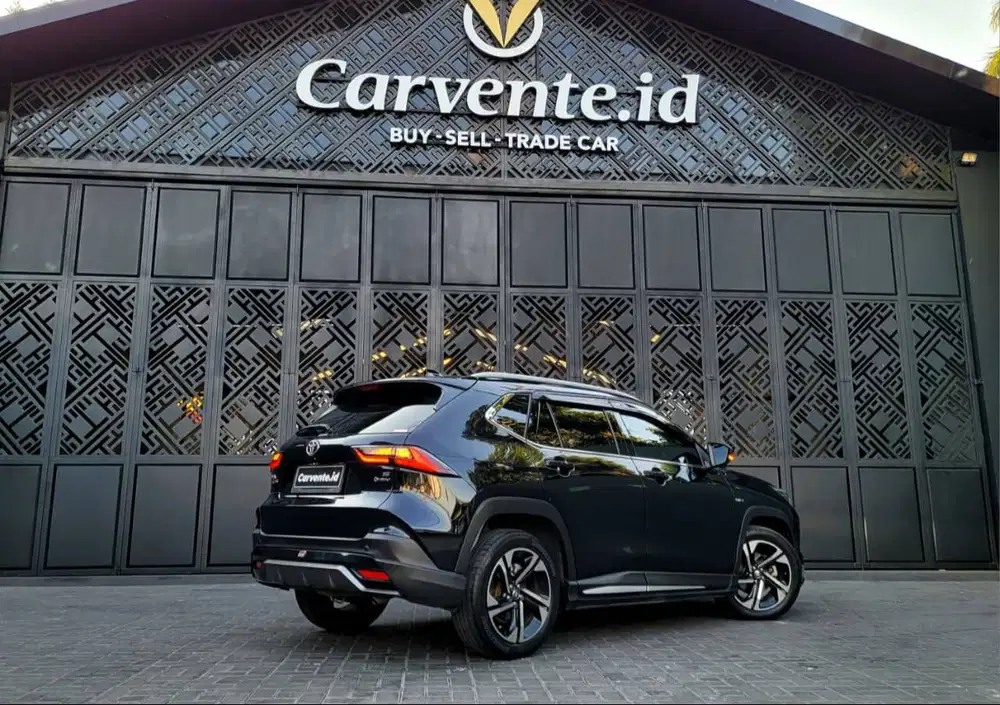 TOYOTA YARIS CROSS GR SPORT HYBRID 2023 LOW 20K PANORAMIC LIKE NEW TOP