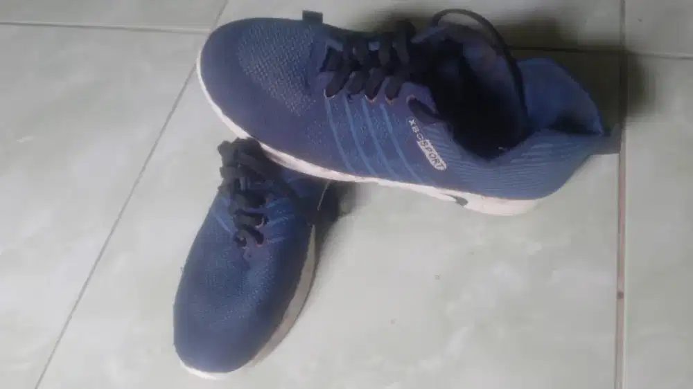 Sepatu sports fashion pria wanita