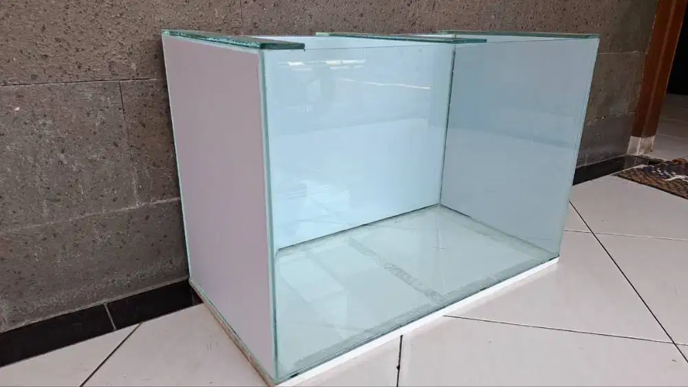 Akuarium 62x32x40 sdh bagroun putih