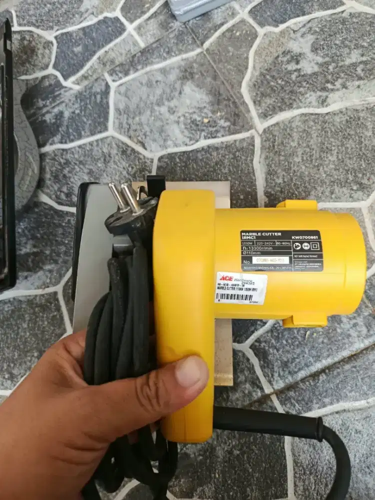Mesin Gerinda Potong Marmer 11cm Krisbow