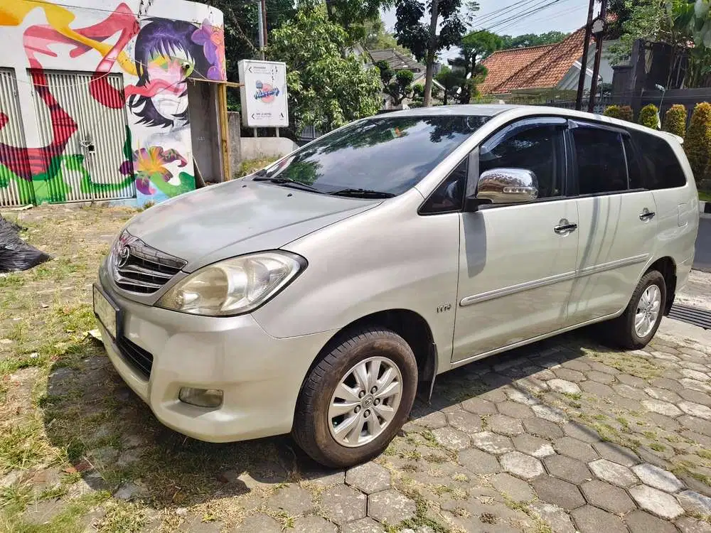 Toyota Kijang Innova 2010 Bensin