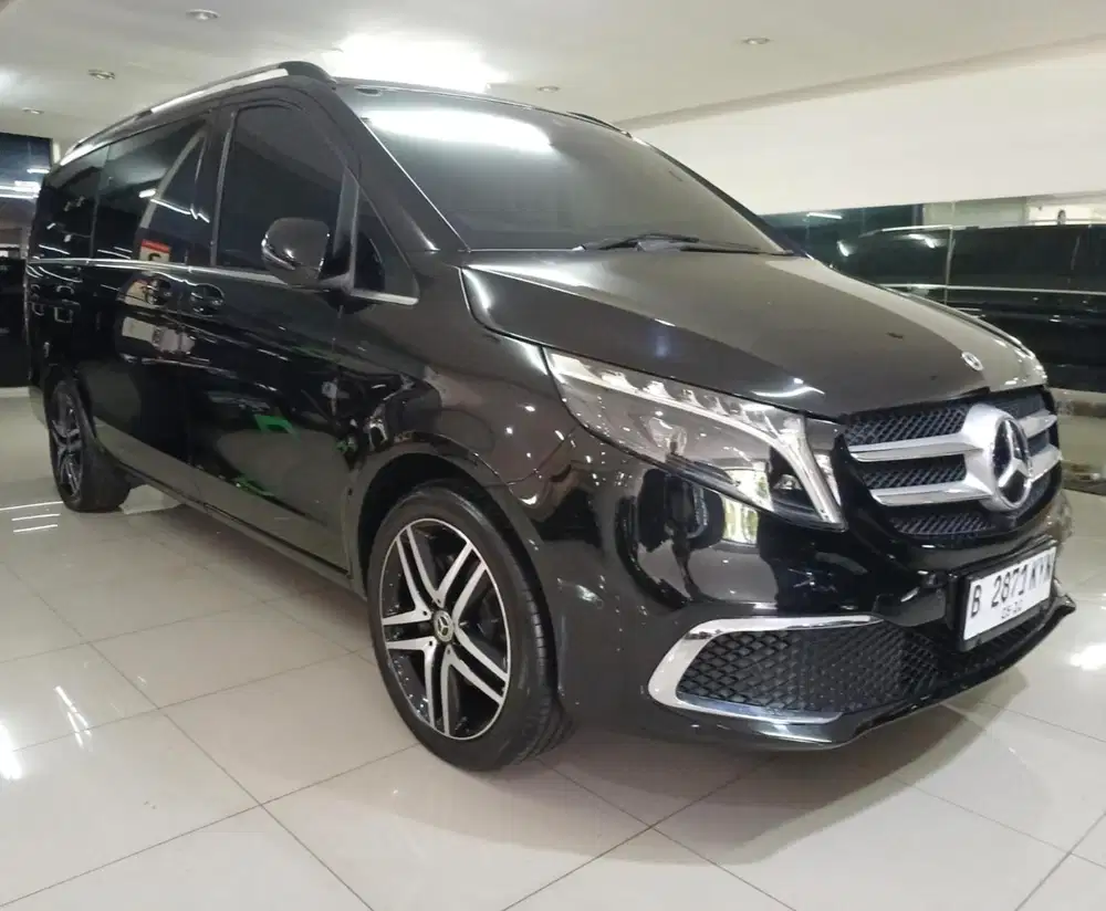 Only 14k miles Mercedes Benz V250 nik 2023