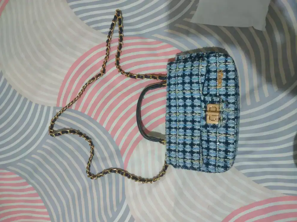 Tas Sling Wanita Second Tweed Biru Putih – Rp200.000 nego