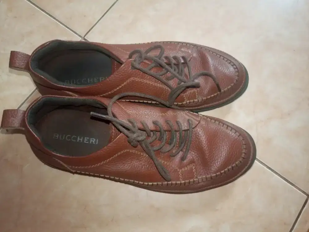Di jual cepat sepatu buchery