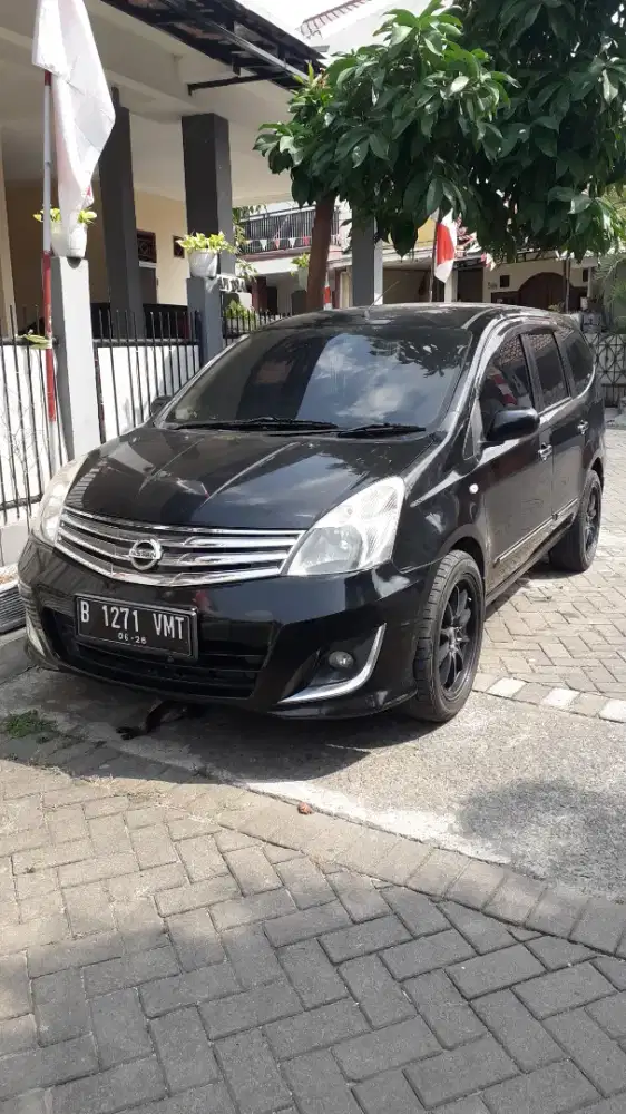 Nissan Grand Livina XV 1.5 AT 2013 hitam