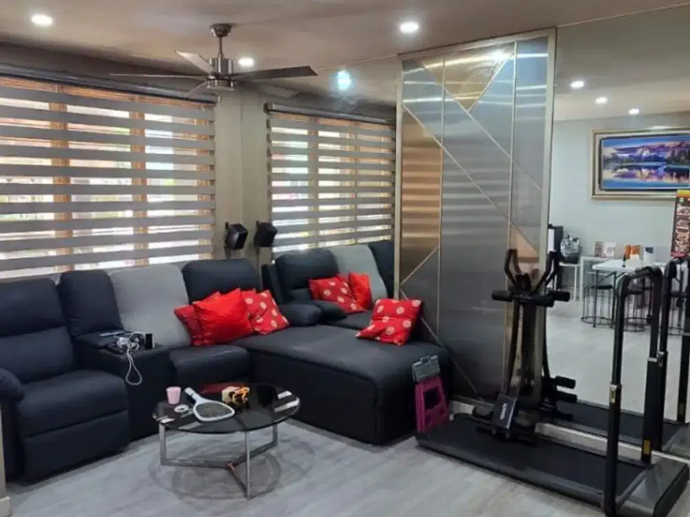 Dijual Cepat Rumah 3 Lantai di Taman Grisenda. Semi Furnish