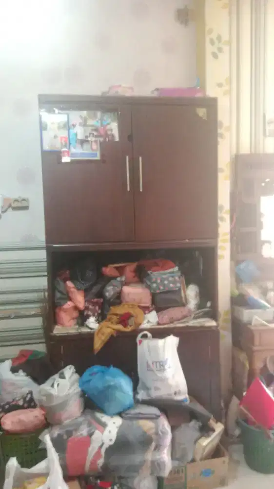 Lemari Baju 3 Susun Coklat Tua Pintu 2 + Rak Tengah - Bekas Kokoh Jkt