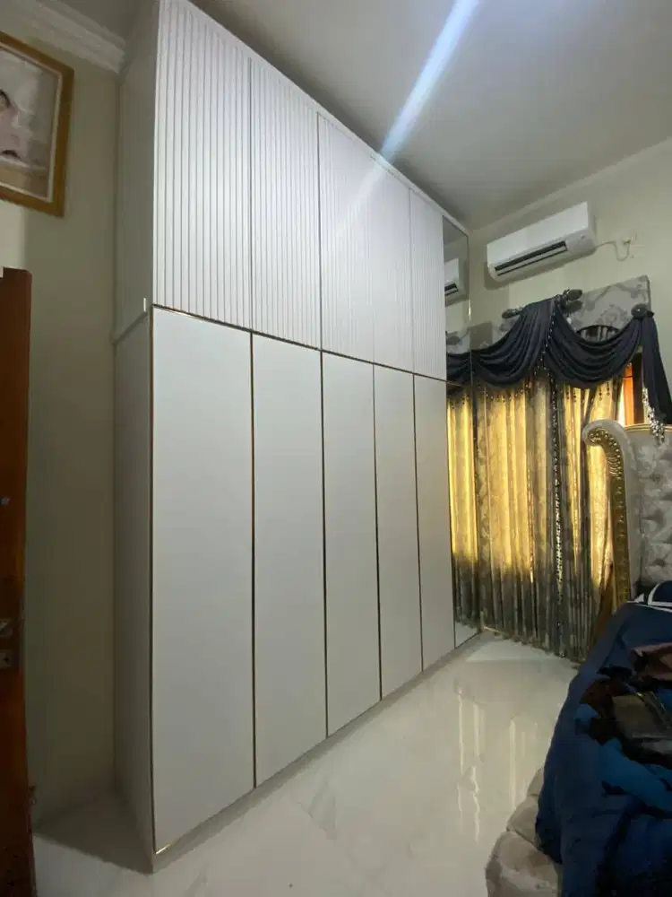 Lemari Baju Full Plafon Custom | Wardrobe Minimalis dengan Cermin