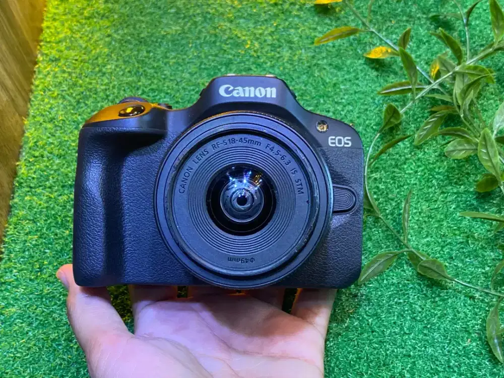 Kamera Canon EOS R100